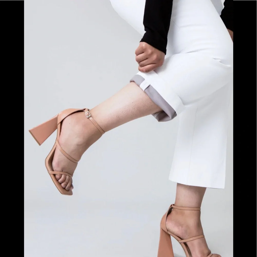 NWT SPANX On-the-Go Kick Flare Pant with Silver Lining Technology - Picture 3 of 10